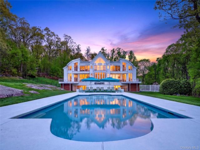  5 BR,  9.00 BTH &nbsp;Contemporary style home in Croton-on-hudson