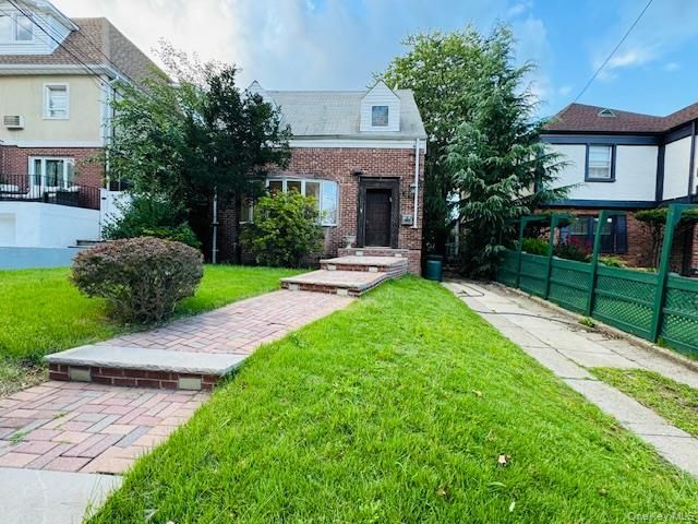  5 BR,  4.00 BTH &nbsp;Other style home in Jamaica