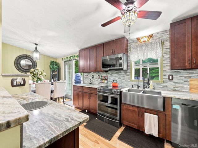  5 BR,  3.00 BTH &nbsp;Ranch style home in Ellenville