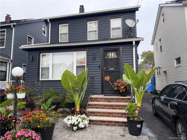  3 BR,  1.00 BTH &nbsp;Colonial style home in Saint Albans