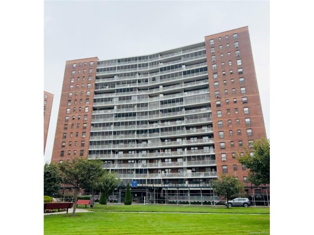 Studio,  1.00 BTH &nbsp;Mid rise style home in Rego Park