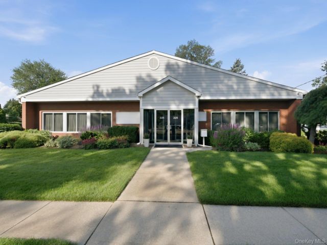 Studio,  0.00 BTH &nbsp;Commercial style home in Riverhead