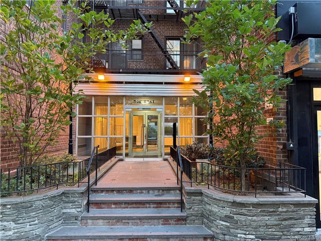  1 BR,  1.00 BTH &nbsp;Mid rise style home in New York (manhattan)