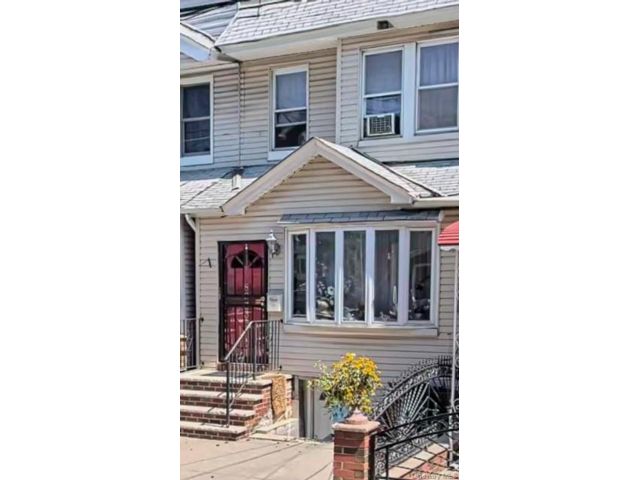  4 BR,  2.00 BTH &nbsp;Other style home in Woodhaven