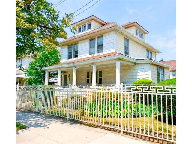  6 BR,  2.00 BTH &nbsp;House style home in Rosedale
