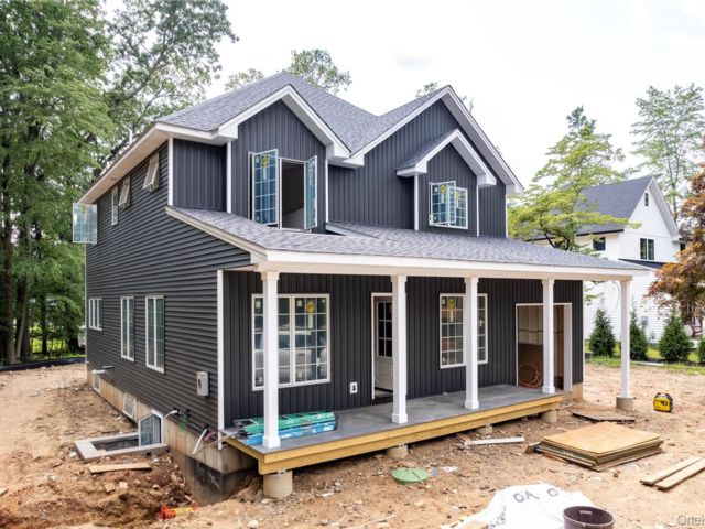  4 BR,  3.00 BTH &nbsp;Colonial style home in Pearl River