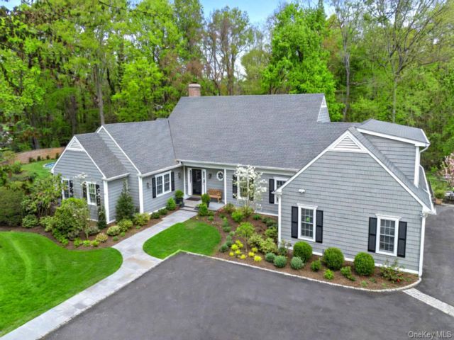  4 BR,  6.00 BTH &nbsp;Colonial style home in Glen Cove