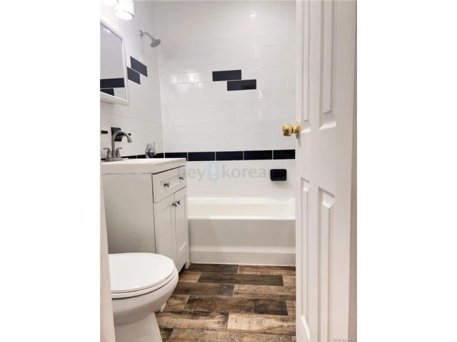  1 BR,  1.00 BTH &nbsp;Colonial style home in Flushing