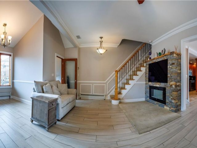  4 BR,  3.00 BTH &nbsp;Other style home in Maspeth