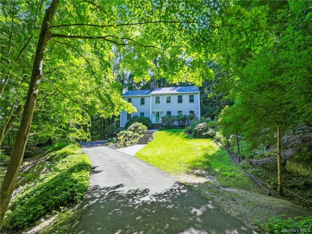  3 BR,  3.00 BTH &nbsp;Colonial style home in Millwood