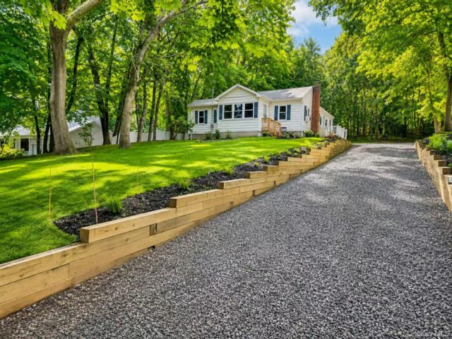 [Setauket Real Estate, listing number 7335493]
