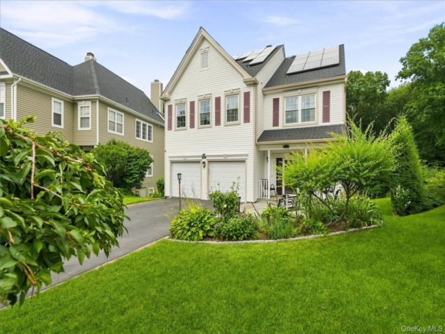  4 BR,  4.00 BTH &nbsp;Colonial style home in Peekskill