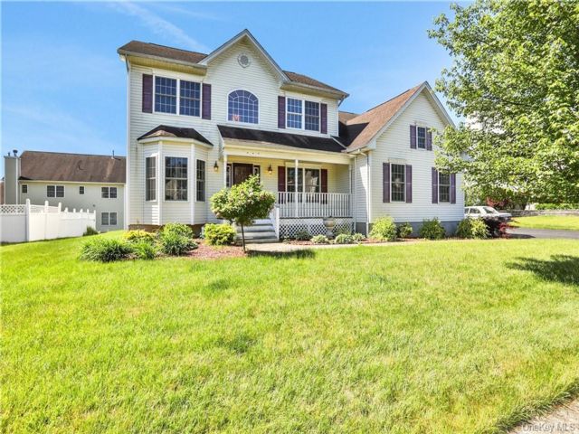  4 BR,  3.00 BTH &nbsp;Colonial style home in New Windsor