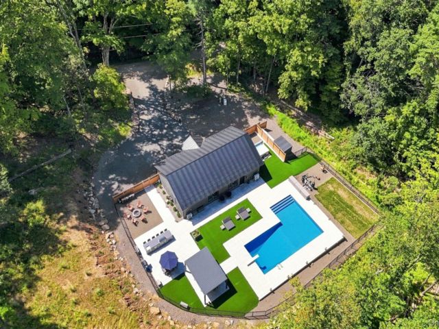  3 BR,  2.00 BTH &nbsp;Barndominium style home in Kerhonkson