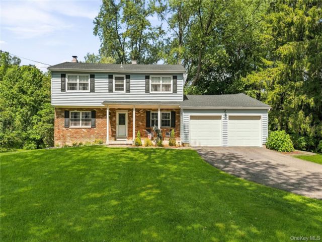  4 BR,  3.00 BTH &nbsp;Colonial style home in Highland Mills