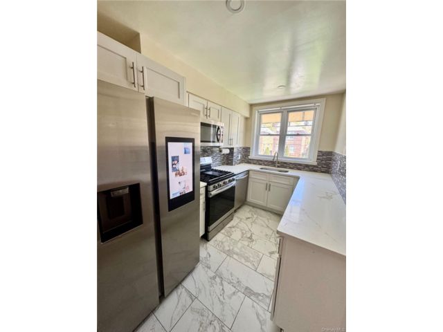  3 BR,  1.00 BTH &nbsp;Colonial style home in Wakefield
