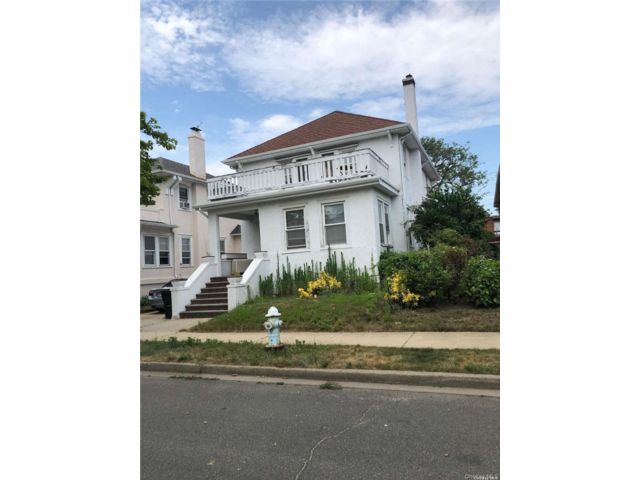  2 BR,  1.00 BTH &nbsp;Contemporary style home in Long Beach