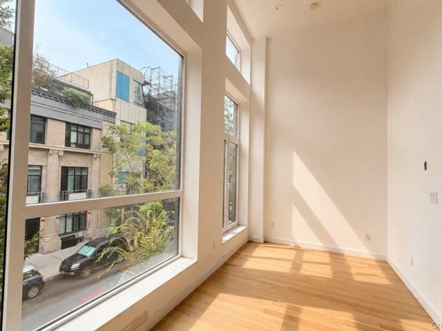 Studio,  1.00 BTH &nbsp;Modern style home in Greenpoint