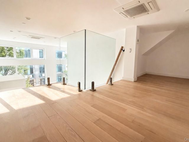 [PHOTO]