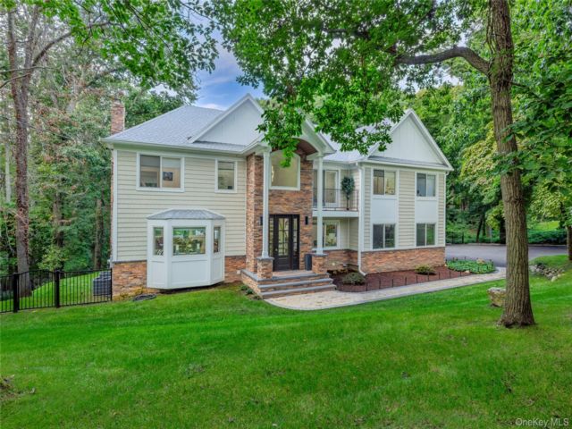  4 BR,  6.00 BTH &nbsp;Post modern style home in Port Jefferson