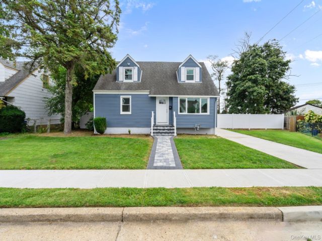  4 BR,  2.00 BTH &nbsp;Cape cod style home in Hempstead
