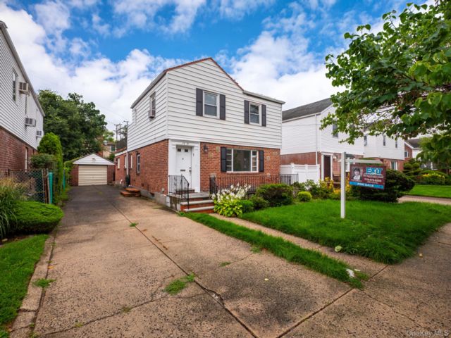  4 BR,  3.00 BTH &nbsp;Colonial style home in Fresh Meadows