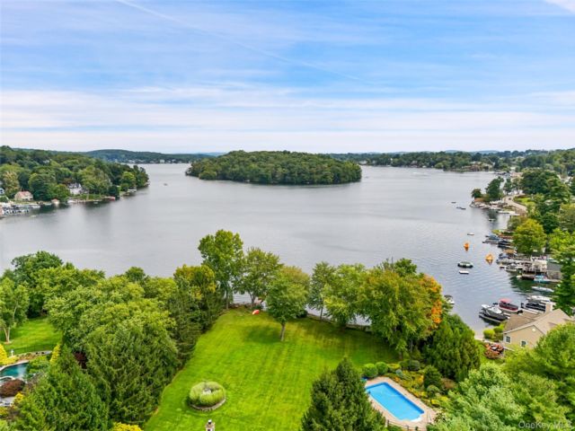  4 BR,  5.00 BTH &nbsp;Colonial style home in Mahopac