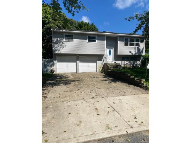[Selden Real Estate, listing number 7335761]