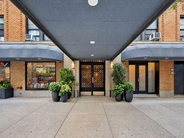  1 BR,  1.00 BTH &nbsp;High rise style home in New York (manhattan)
