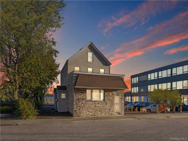 Studio,  0.00 BTH &nbsp;House style home in Hicksville