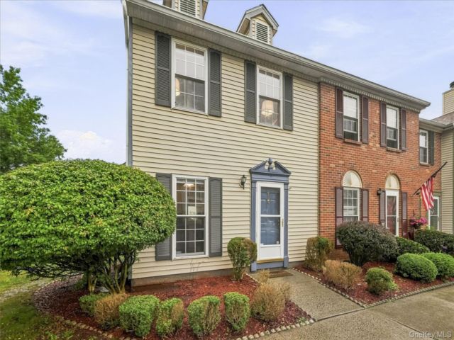  2 BR,  3.00 BTH &nbsp;Condo style home in Washingtonville