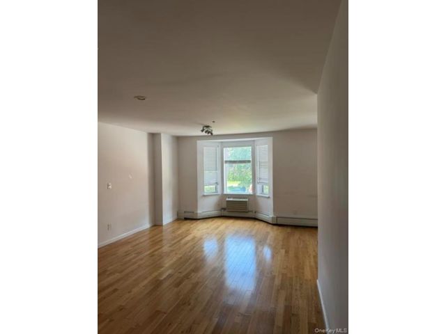  2 BR,  2.00 BTH &nbsp;Other style home in Great Neck