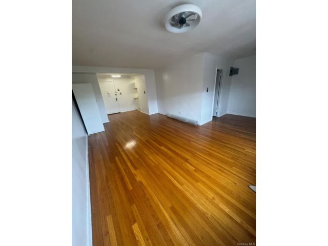 Studio,  1.00 BTH &nbsp;High rise style home in Howard Beach