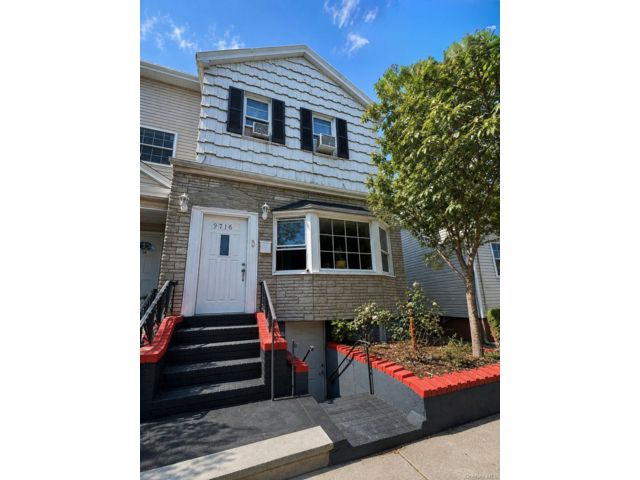  8 BR,  3.00 BTH &nbsp;House style home in Ozone Park
