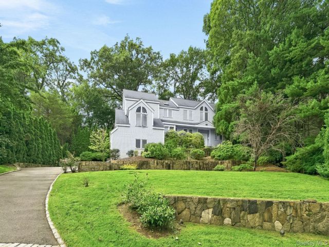  5 BR,  4.00 BTH &nbsp;Contemporary style home in Hartsdale