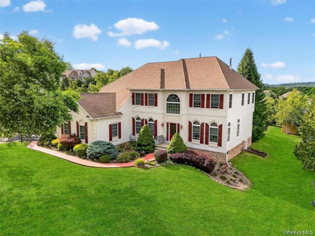  4 BR,  5.00 BTH &nbsp;Colonial style home in Monroe