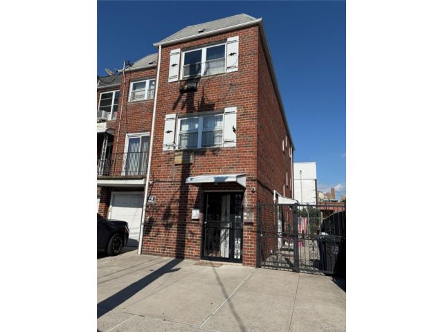 [Howard Beach Real Estate, listing number 7335983]