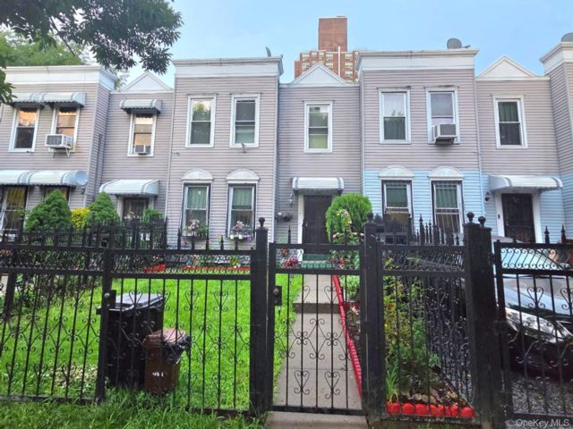  3 BR,  2.00 BTH &nbsp;Other style home in West Farms