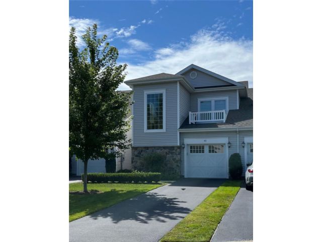  2 BR,  2.00 BTH &nbsp;Condo style home in Shirley