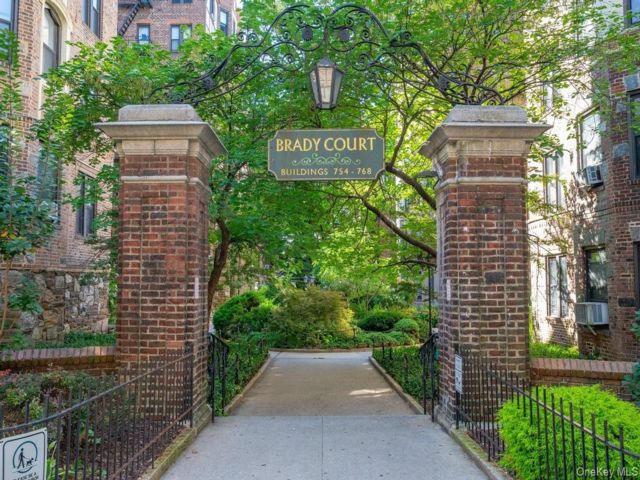 [Parkchester Real Estate, listing number 7336040]