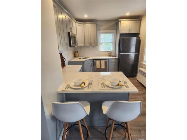 1 BR,  1.00 BTH &nbsp;Includes legal  style home in Mineola