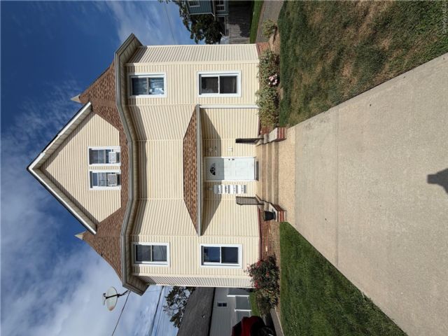  3 BR,  1.00 BTH &nbsp;Colonial style home in Uniondale
