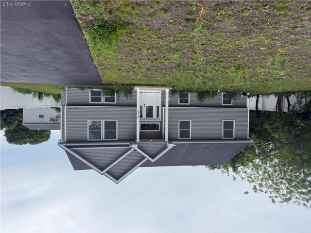  3 BR,  2.00 BTH &nbsp;Raised ranch style home in Mastic