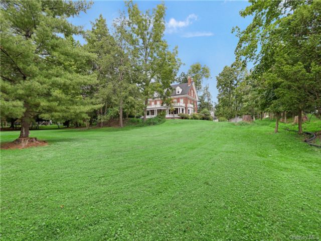  6 BR,  6.00 BTH &nbsp;Victorian style home in Poughkeepsie