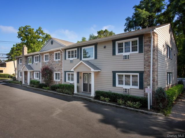  1 BR,  1.00 BTH &nbsp;Other style home in Islip Terrace