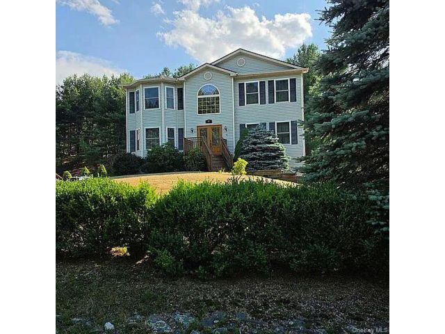  4 BR,  3.00 BTH &nbsp;Colonial style home in Rock Hill