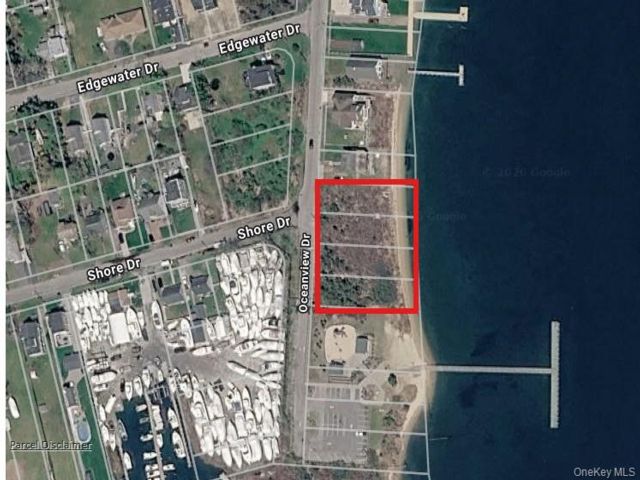 Lot <b>Size:</b> 200'XIrreg &nbsp;House style home in Mastic Beach