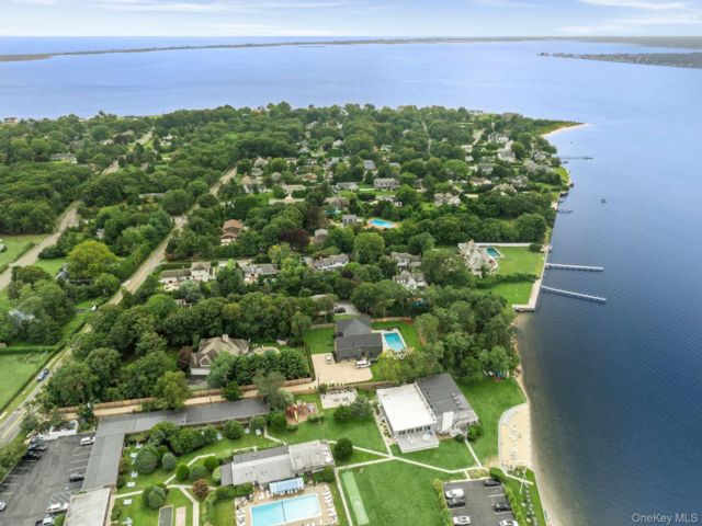  6 BR,  6.00 BTH &nbsp;Modern style home in Hampton Bays