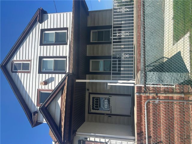 2 BR,  1.00 BTH &nbsp;A-frame style home in Hempstead