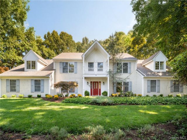 6 BR,  5.00 BTH &nbsp;Colonial style home in Port Jefferson Village